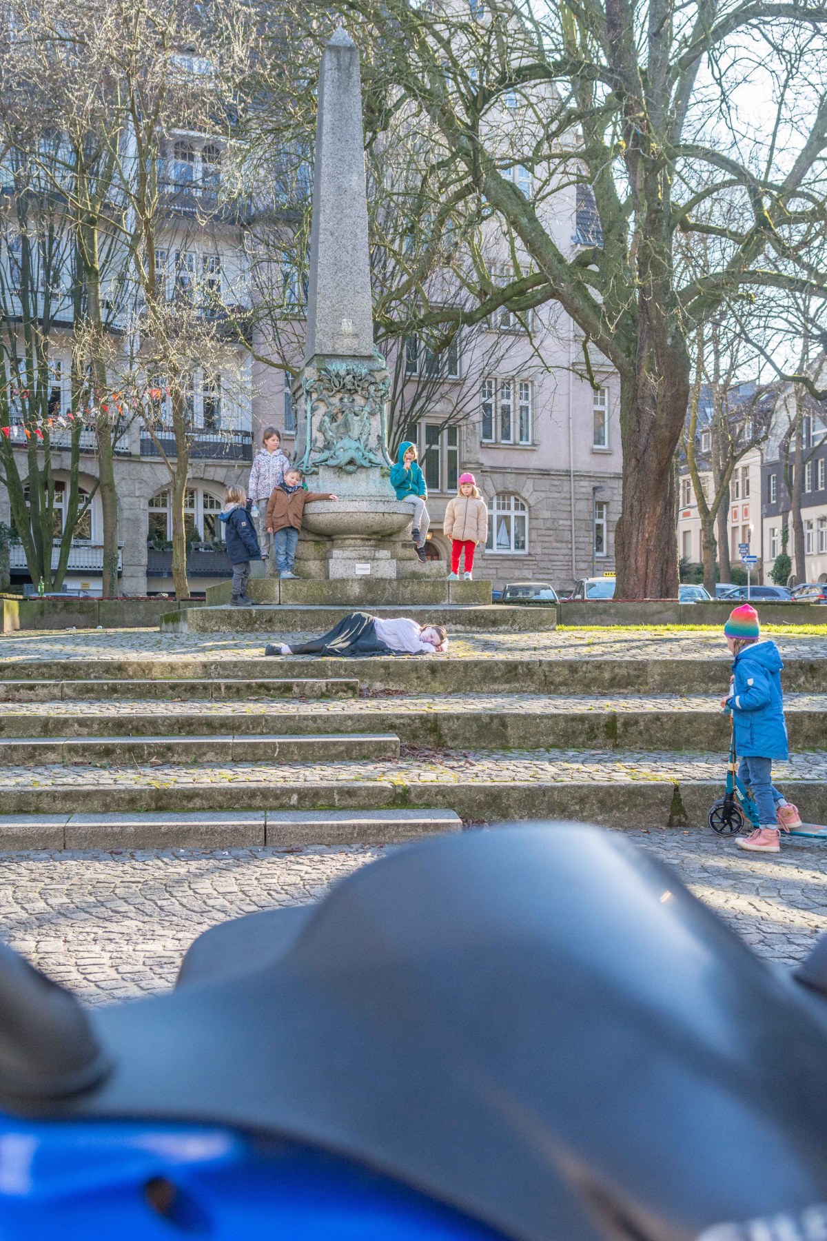 Welcome to the other side / Celia Hickey & Rahel Grothus